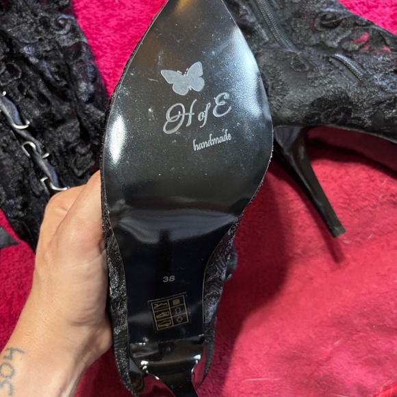 Knee high lace boots - Picture 3 of 6